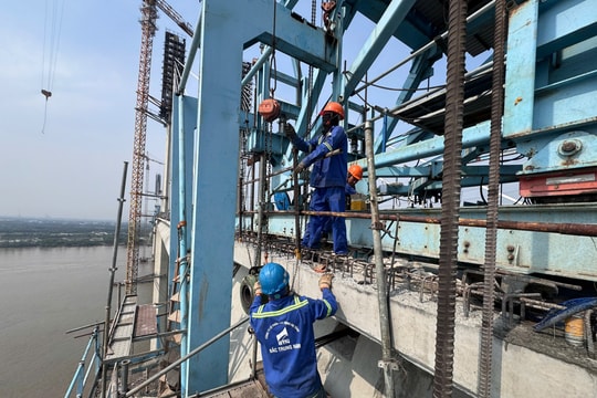 Những công trường nhộn nhịp xuyên Tết ở Đông Nam Bộ
