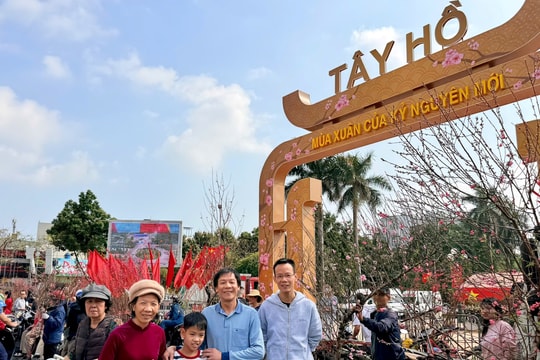 Hà Nội rộn ràng trước giờ Giao thừa Bính Ngọ 2026 Sắc xuân ngập phố, niềm tin lan tỏa