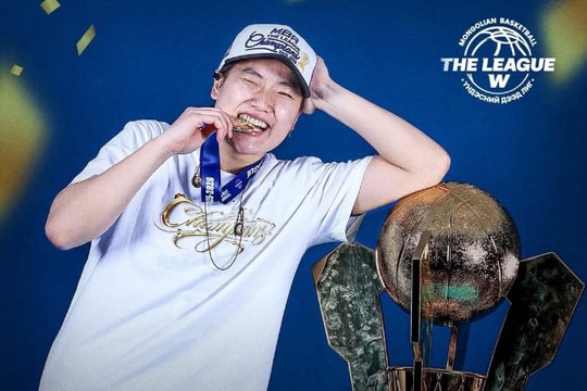Trương Thảo My cùng đồng đội giành chức vô địch tại giải bóng rổ nhà nghề Mông Cổ
