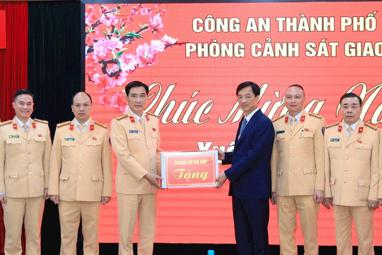 Bí thư Thành ủy Nguyễn Duy Ngọc thăm, chúc Tết lực lượng Cảnh sát giao thông Thủ đô