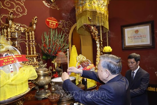 Tổng Bí thư Tô Lâm dâng hương tại Khu Di tích Hoàng thành Thăng Long và Di tích nhà 67