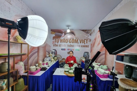 Làng nghề Thủ đô vào xuân cùng nhịp chuyển đổi số
