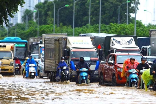 Phân luồng giao thông phục vụ thi công khẩn cấp dự án chống úng ngập Đại lộ Thăng Long