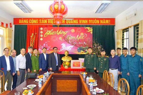 Lãnh đạo phường Từ Liêm thăm, động viên lực lượng trực Tết 
