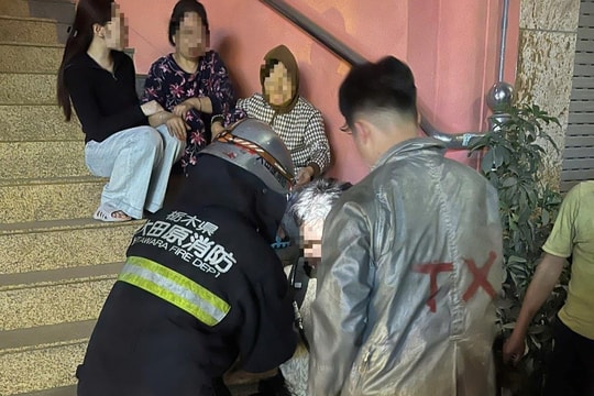 Kịp thời cứu 3 người trong vụ cháy tại phường Phương Liệt