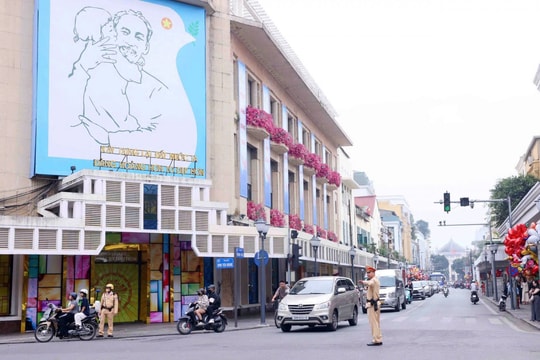 Mùng 1 Tết, cụ ông đi lạc được Cảnh sát giao thông hỗ trợ