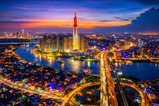 Giữ bình yên cho “siêu thành phố” không ngủ