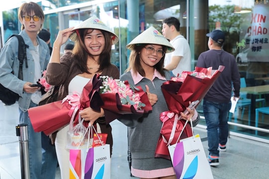 Đà Nẵng đón hơn 500 du khách xông đất đầu Xuân
