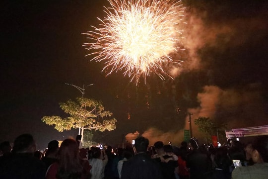 Xã đảo Minh Châu rực rỡ pháo hoa đêm Giao thừa đón xuân Bính Ngọ 2026