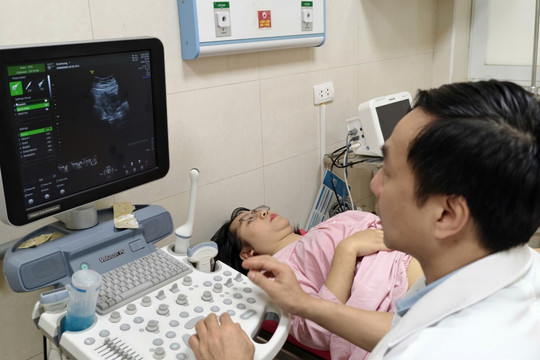 BV Phụ sản Hà Nội: Cấp cứu kịp thời trường hợp song thai trong và ngoài tử cung hiếm gặp