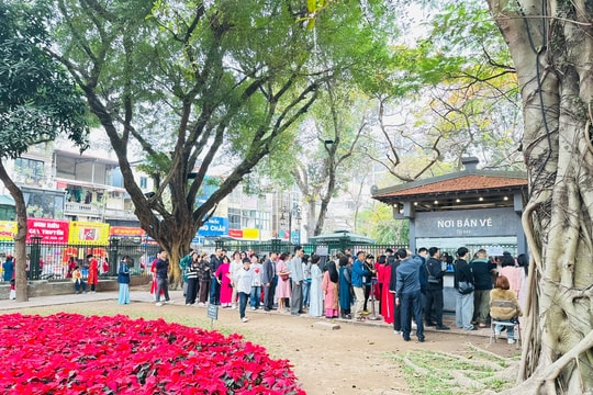 Du lịch Việt Nam tưng bừng đón khách “xông đất” năm mới Bính Ngọ
