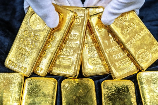 Giá vàng thế giới lao dốc khi Mỹ - Iran nhất trí về "nguyên tắc định hướng" cho thỏa thuận tiềm năng