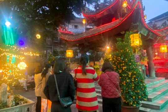 Chiều mùng 2 tại Chùa Phúc Khánh: Trang nghiêm, trật tự, an toàn
