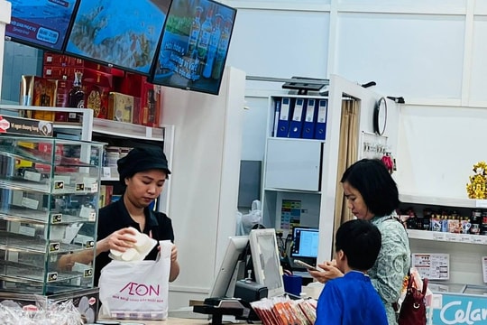 Nhiều lao động chọn ở lại thành phố làm việc xuyên Tết để tăng thu nhập