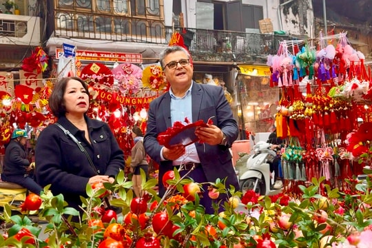 Chuyện vị Đại sứ hơn 4 thập kỷ “nhập gia tùy tục”