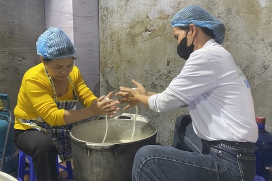 Hương vị Tết trong bát cháo se đậm tình người ở Hoài Đức