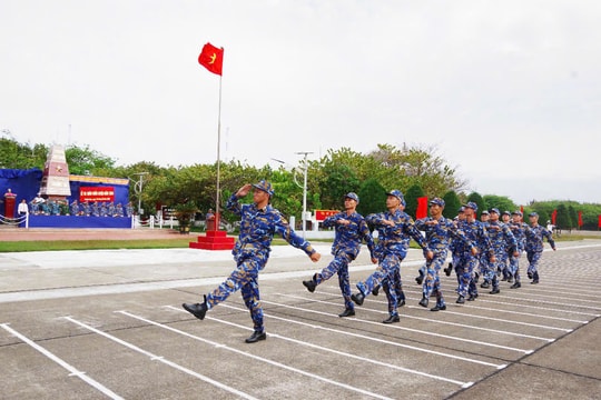 Sôi nổi Lễ ra quân huấn luyện năm 2026 tại Trường Sa
