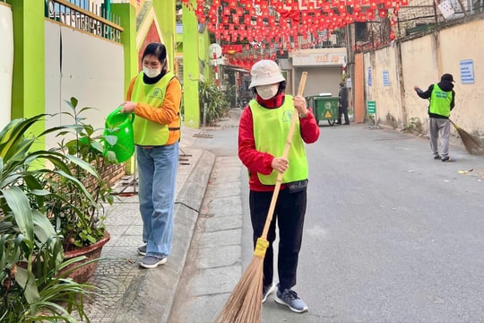 Cán bộ Mặt trận "đi từng ngõ, gõ từng nhà" vì một Hà Nội văn minh, hiện đại