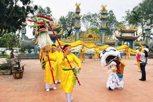 Người dân Thủ đô đón Tết đầm ấm, tươi vui, an toàn
