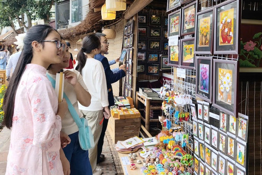 Hà Nội miễn phí tham quan 17 di tích, danh thắng nổi tiếng đến hết mùng 6 Tết