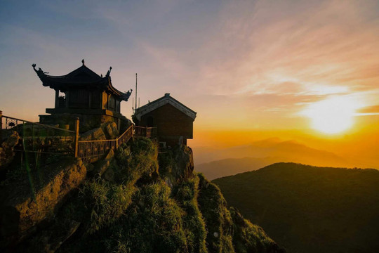Quảng Ninh: nâng mức đóng bảo hiểm miễn phí cho du khách tham quan Yên Tử