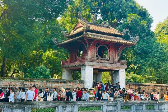 Du lịch Hà Nội “bùng nổ” trong kỳ nghỉ Tết Nguyên đán Bính Ngọ