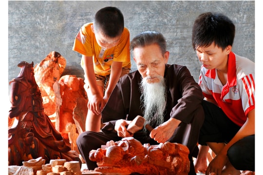 Giữ lửa nghề xưa trong mùa xuân mới ở Thiết Úng