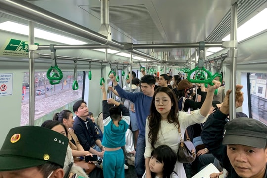 Metro và các tuyến buýt kết nối điểm du lịch kín khách