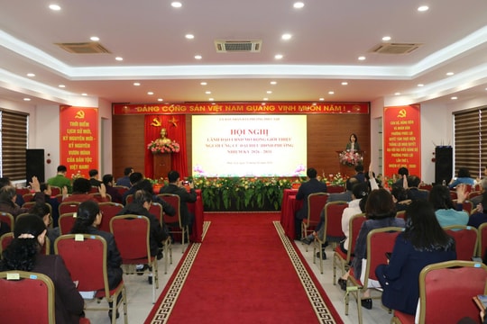 Phường Phúc Lợi: In và cấp phát thẻ cử tri đến từng hộ gia đình