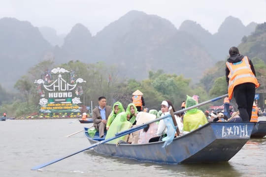 Hà Nội mưa, lạnh nhiều ngày tới