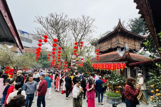 Giữ bình yên mùa lễ hội: Tây Hồ chủ động bảo đảm an ninh, an toàn cho người dân du xuân