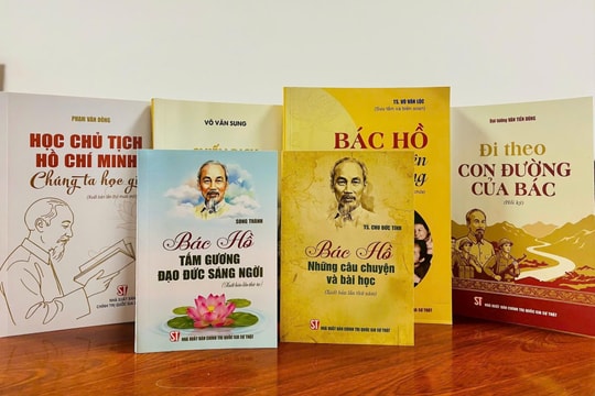 Mùa xuân đọc sách về Bác Hồ