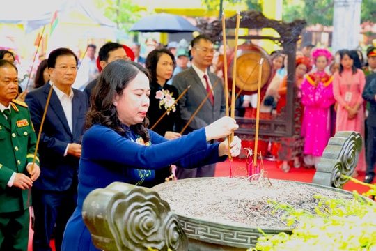 Phó Chủ tịch nước Võ Thị Ánh Xuân dự khai hội đền Hai Bà Trưng