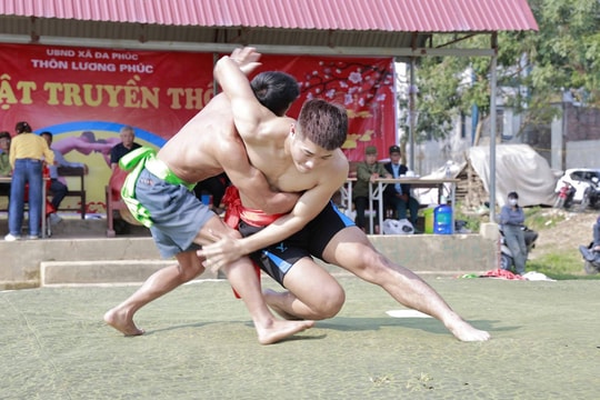 Tưng bừng hội vật truyền thống xã Đa Phúc