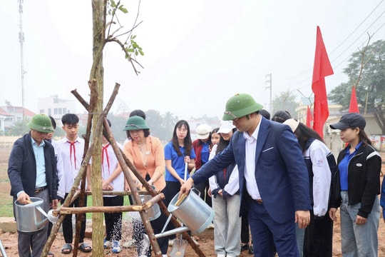 Cổ Đô phát động Tết trồng cây tại Trường THCS Tản Hồng