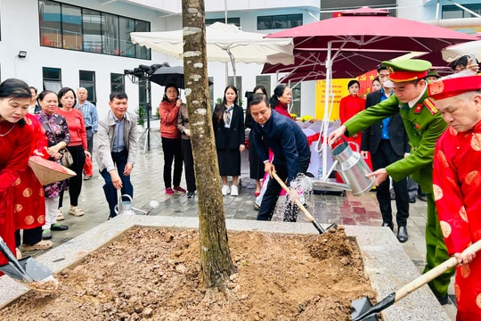 Hoàng Mai trồng cây xanh vì một đô thị bền vững