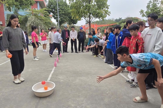 Rộn ràng trò chơi dân gian tại phường Đông Ngạc