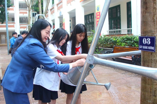 Tích cực trồng cây xanh xây dựng phường Ba Đình “Sáng - xanh - sạch - đẹp”