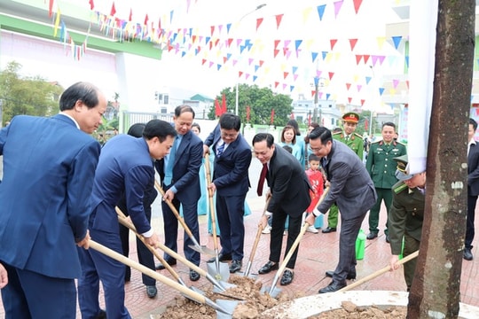 Xã Tam Hưng phấn đấu trồng mới 1.000 cây xanh