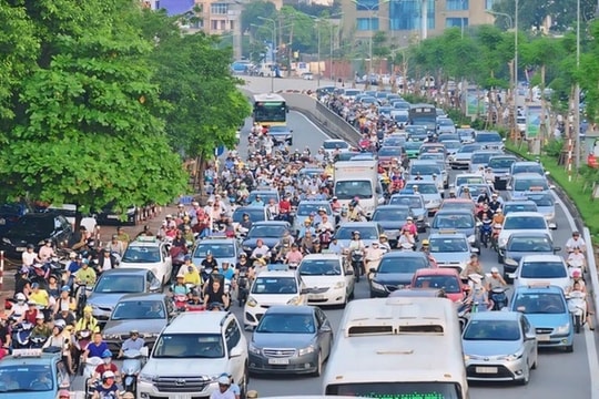 Thủ tướng: Không để xảy ra ùn tắc kéo dài trên các tuyến đường vào trung tâm Hà Nội và TP Hồ Chí Minh
