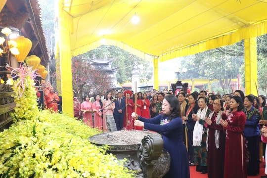 Phó Chủ tịch nước Võ Thị Ánh Xuân dự khai hội Đền Hai Bà Trưng
