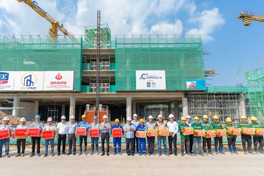 Phó Thủ tướng Nguyễn Chí Dũng thăm và chúc Tết công trường APEC 2027 tại Phú Quốc