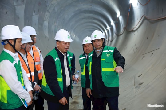 Thủ tướng Phạm Minh Chính đề nghị đẩy nhanh tiến độ Dự án tuyến đường sắt đô thị đoạn Nhổn - Ga Hà Nội