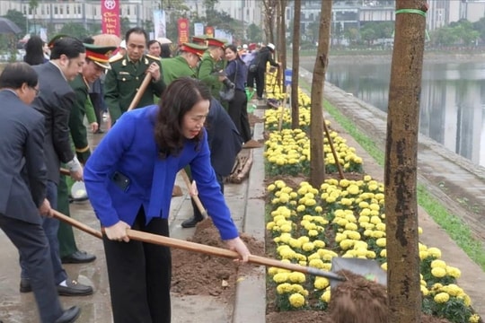 Cầu Giấy: Gieo mầm xanh đầu xuân, vun đắp tương lai bền vững