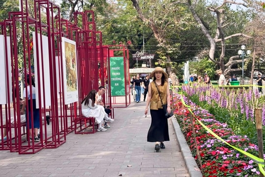 Công viên, vườn hoa Thủ đô “thay áo mới”: Không gian xanh níu chân người dân ngày xuân