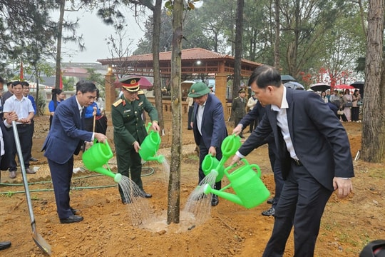 Xã Đoài Phương phát động Tết trồng cây “Đời đời nhớ ơn Bác Hồ”