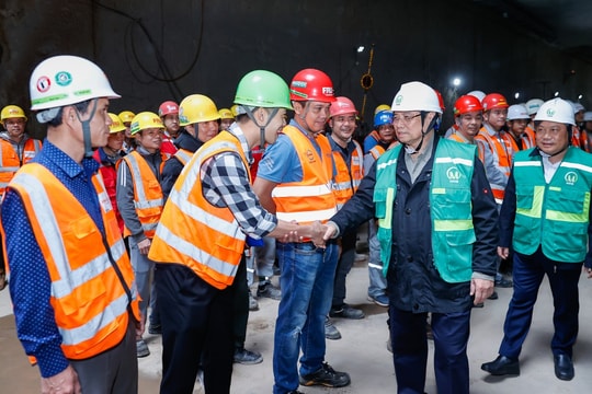 Thủ tướng Phạm Minh Chính “tiếp lửa” công trường metro Nhổn - Ga Hà Nội đầu xuân
