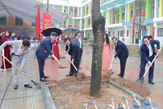 Phú Nghĩa trồng 502 cây xanh sáng 22-2