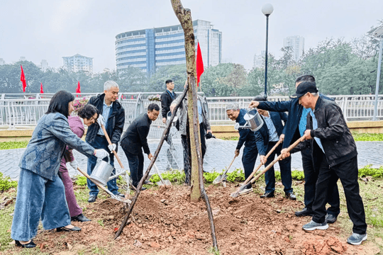 Nghĩa Đô bồi đắp "lá phổi xanh" trong Tết trồng cây Xuân Bính Ngọ