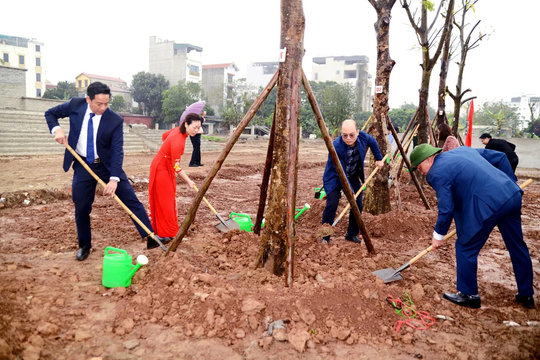 Long Biên phát động Tết trồng cây Xuân Bính Ngọ 2026- mở rộng không gian xanh